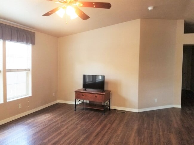 Building Photo - Great Location! 3 Bed, 2 Bath West-Flagsta...