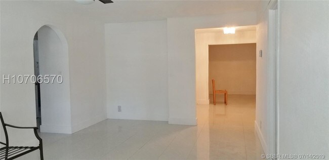 Building Photo - 2220 NW 21st Ave