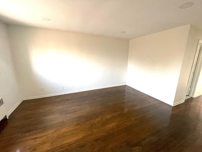 Building Photo - 153 Avenue B