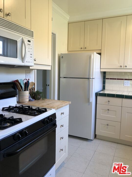 Building Photo - 1173 Masselin Ave