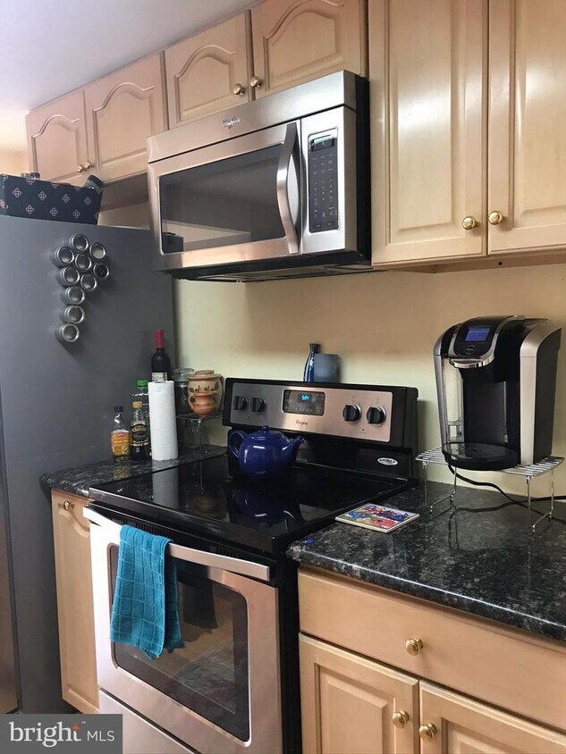 Primary Photo - 18030 Chalet Dr
