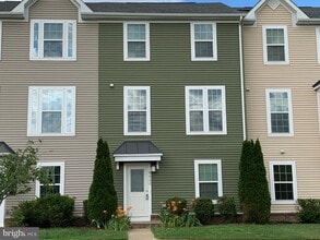 Building Photo - 9022 Randolph Cir