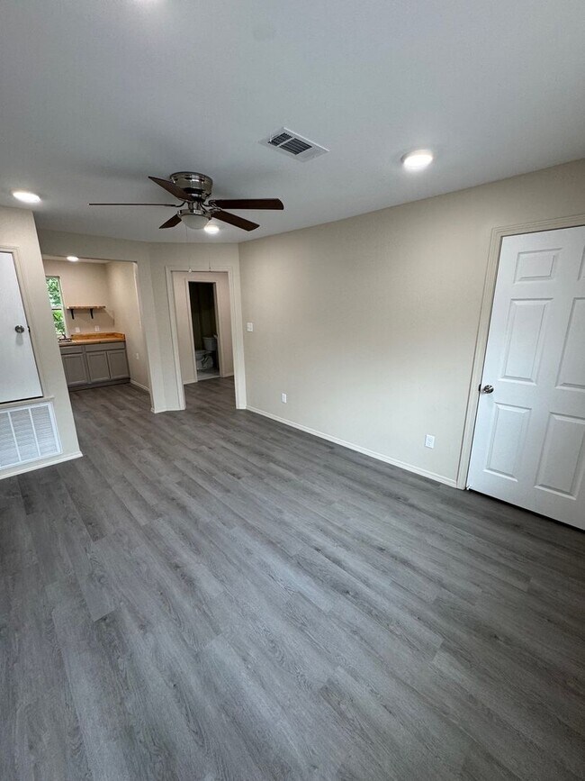 Building Photo - 156 Crestview Ln