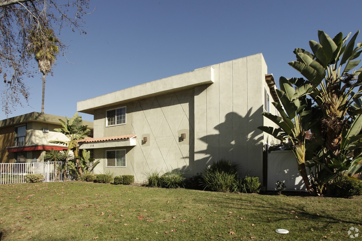 Foto del edificio - 734 Karesh Ave