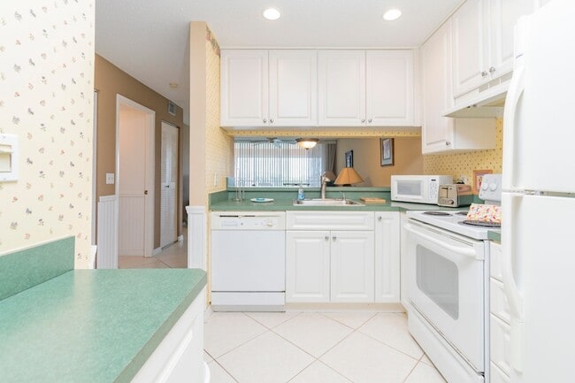 Building Photo - 353 S US Hwy 1