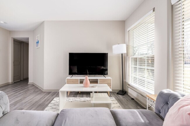 Foto del edificio - 904 Maplebrook Dr