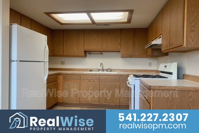 Foto del edificio - 1820 NE Foothill Blvd