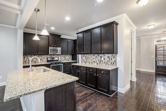 Foto del edificio - 612 Luckett Ct