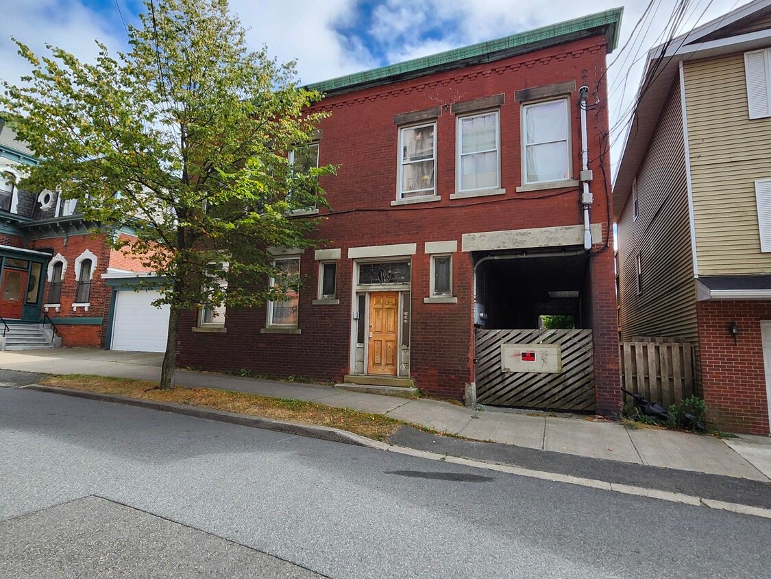 Primary Photo - 242-242 Princess St