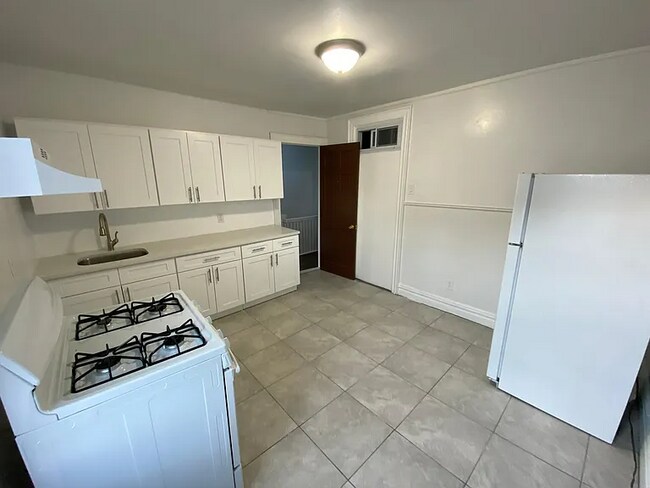 Foto del edificio - 362 E 198th St