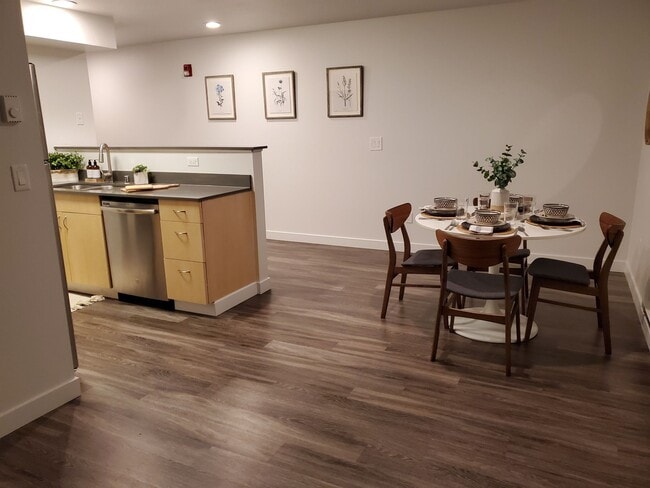 Building Photo - Lynwood Commons