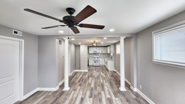 Building Photo - 4045 N Moody Ave