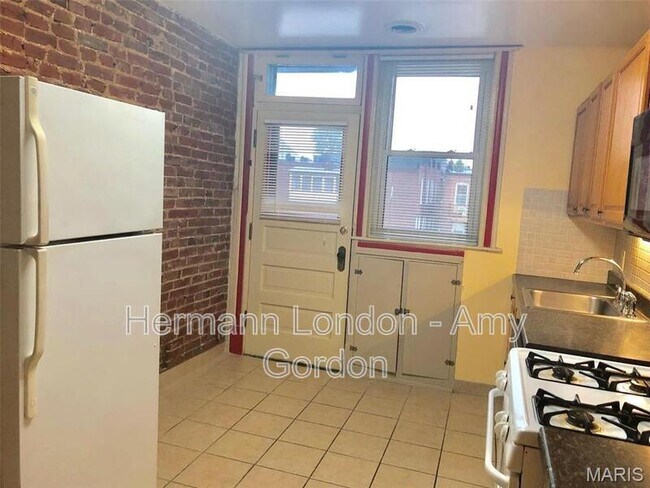 Foto del edificio - 3918 Flad Ave