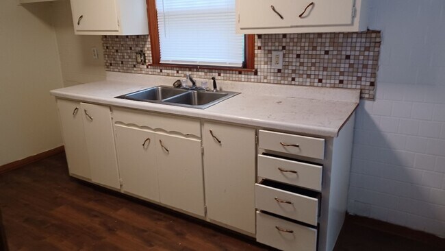 Building Photo - Charming 2BR House in Kankakee