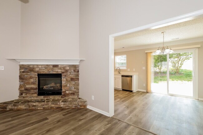 Building Photo - 1036 Crestdale Crossing Dr