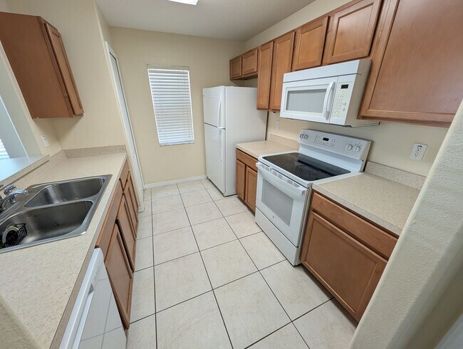 Foto del edificio - 3 Bed 2.5 Bath In Zephyrhills