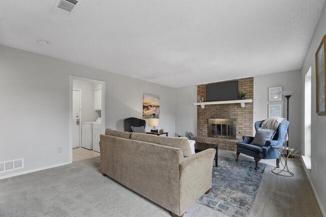 Foto del edificio - 419 Ripplewood Dr