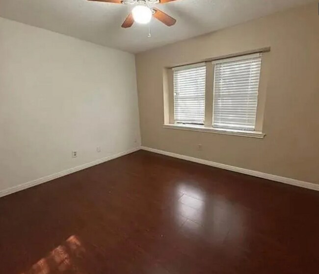 Foto del edificio - 1575 Longfellow Dr