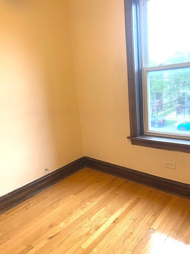 Foto del edificio - 2334 N Kostner Ave