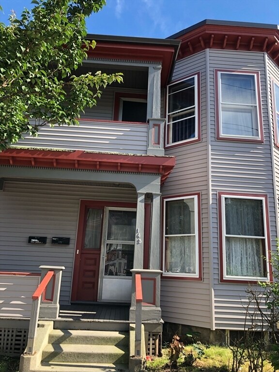 Primary Photo - 145 Main St