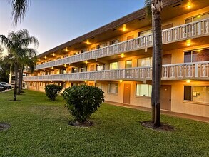 Building Photo - 600 Village Green Ct