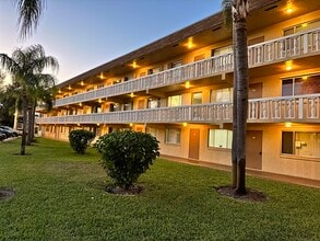 Building Photo - 600 Village Green Ct