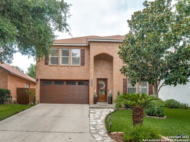 Foto del edificio - BEAUTIFULLY RENOVATED 4-BEDROOM HOME IN HUNTINGTON PLACE