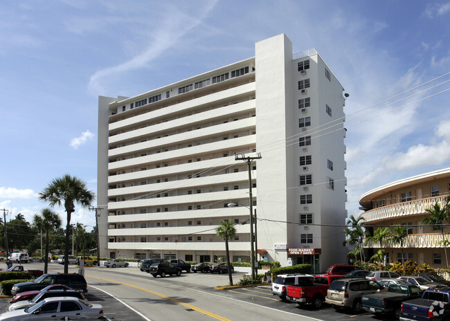 Building Photo - Bayshore Yacht & Tennis Club