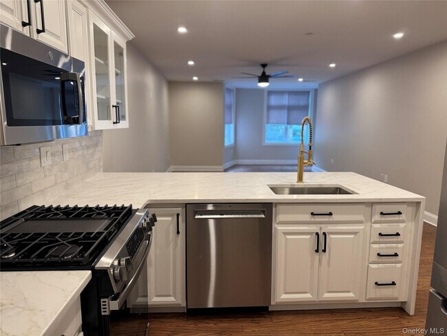 Foto del edificio - 3111 Leeward Dr