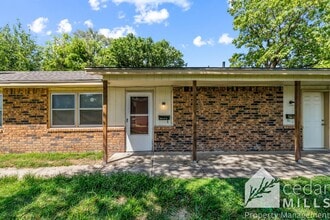Building Photo - 1119 S Fern St