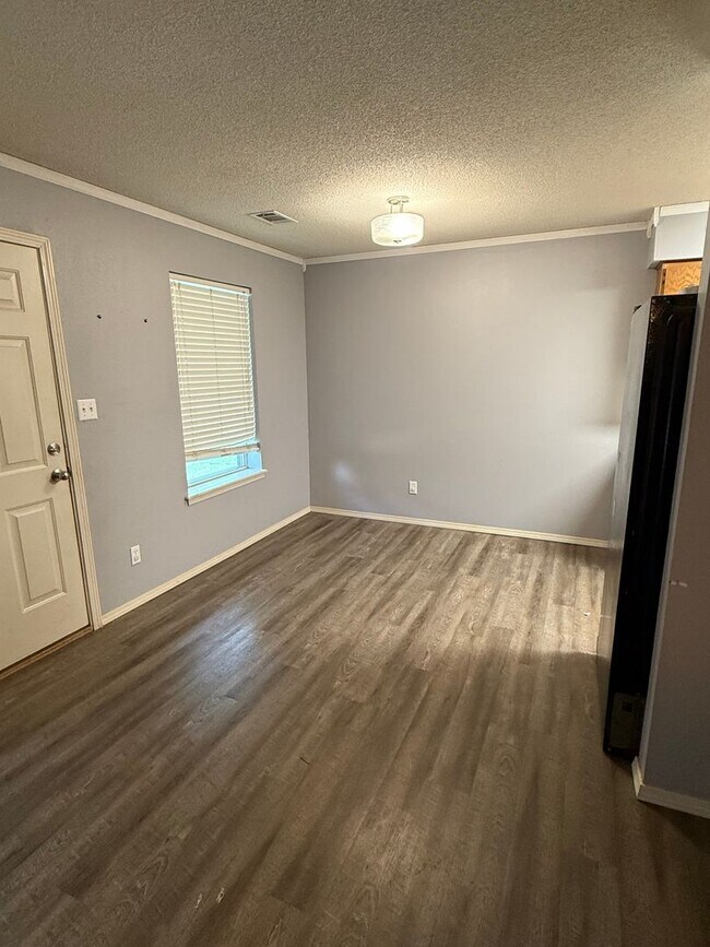 Foto del edificio - 1309 Grand Oak Dr
