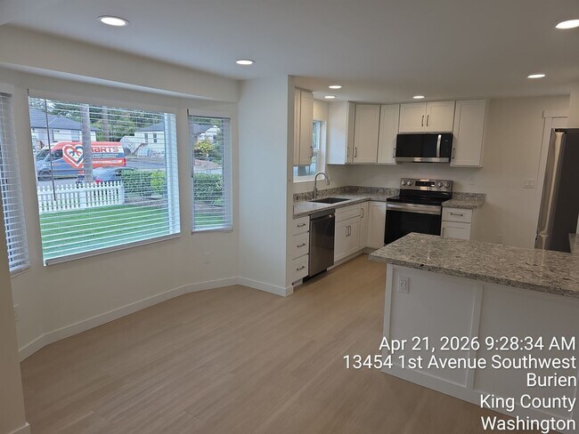 Foto del edificio - Burien Newly remodeled home - 3 bedrooms 2 bathrooms - A must see - available NOW