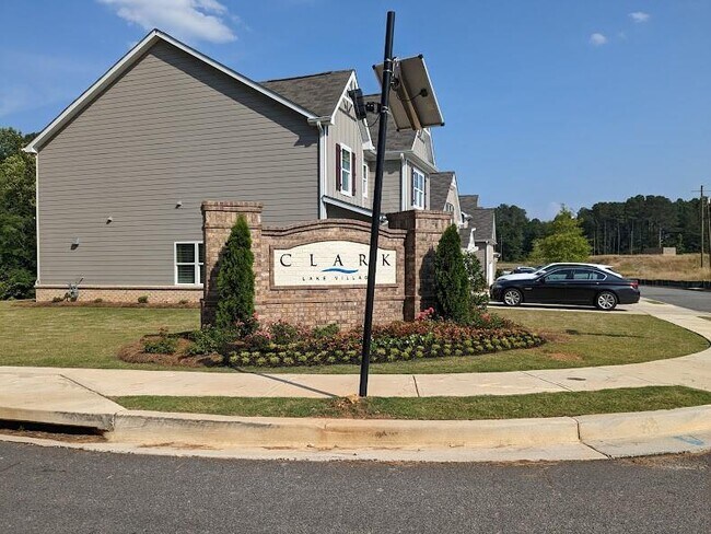 Foto del edificio - 131 Clark Lake Ln