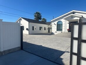 Building Photo - 10859 Nettleton St