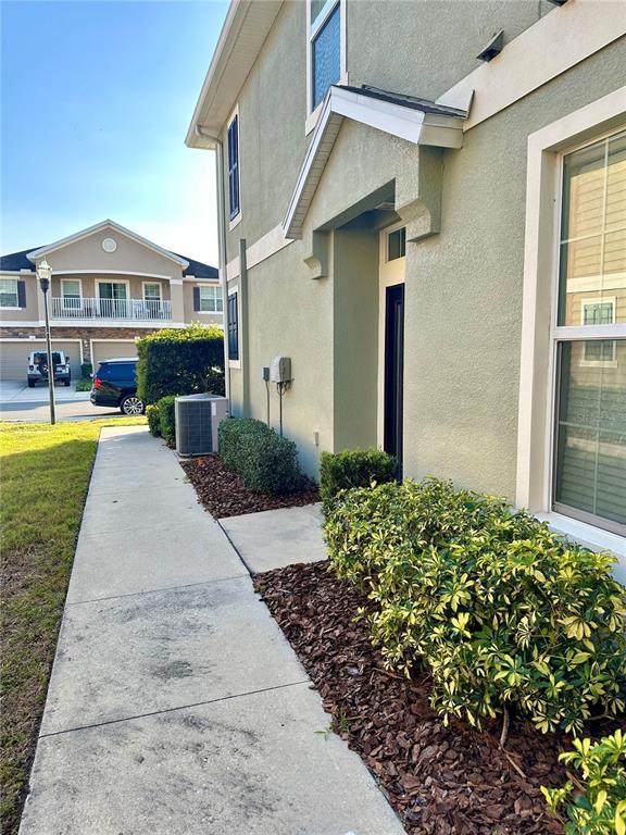 Building Photo - 726 Ashentree Dr