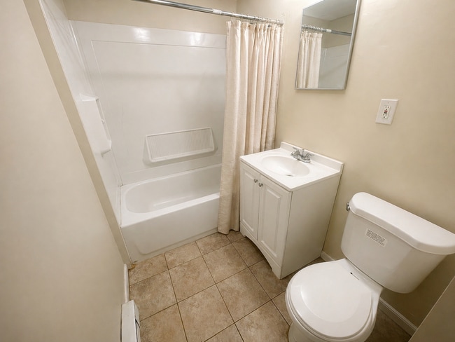 Building Photo - 7 Vinson St