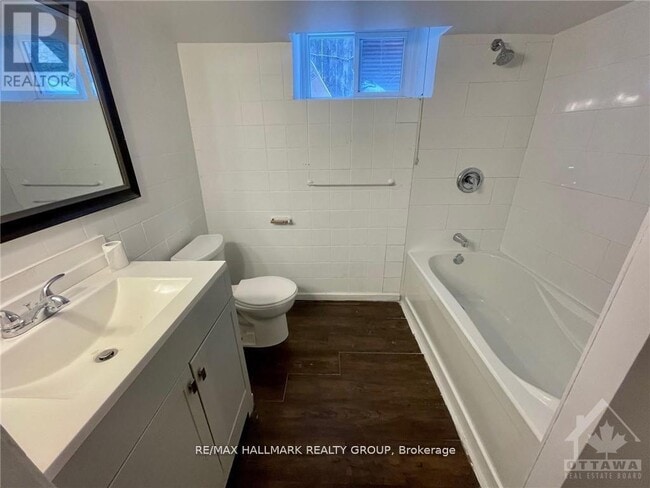 Building Photo - 466 O'Connor St