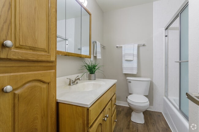 2BR, 1.5BA - 950 SF - Westwood Apartments