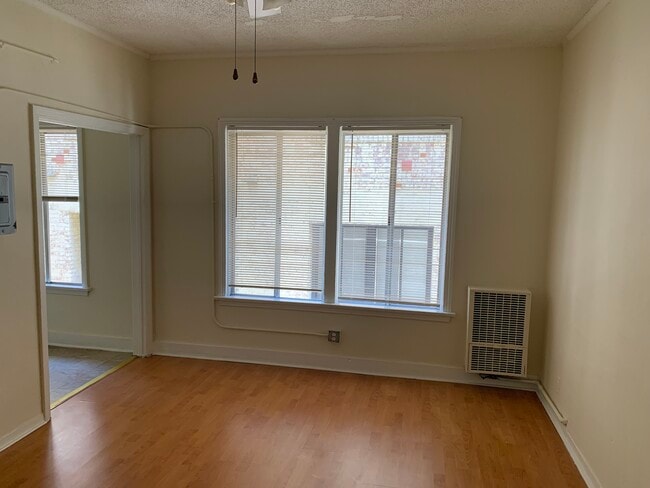 Building Photo - 415 S Grand View St