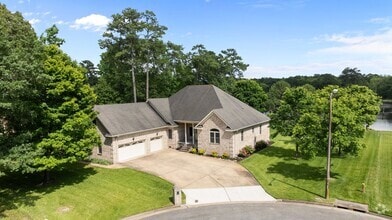 Building Photo - 2300 Greenwing Ct