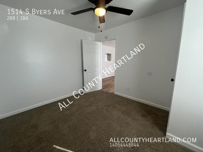 Building Photo - MOVE IN SPECIAL! Completely updated 2bed 1...