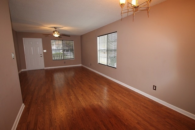 Foto del edificio - 1056 Cherry Meadow Ln