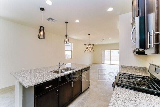 Foto del edificio - 10689 W Dickerson Dr