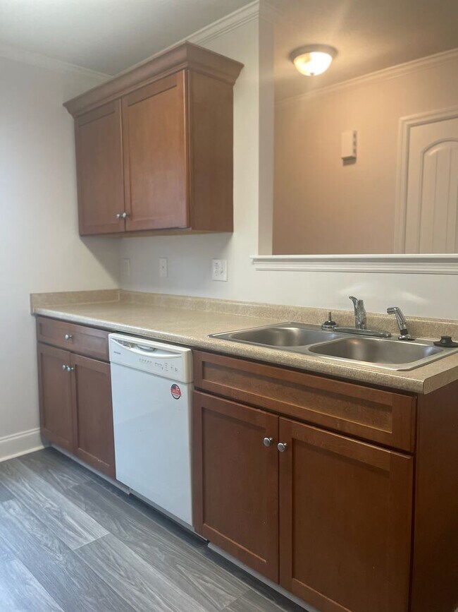 Foto del edificio - WEST AUGUSTA TOWNHOME CONVENIENT TO MEDICAL AND SCHOOLS