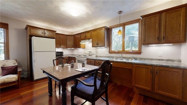 Foto del edificio - 121 Briarwood Dr