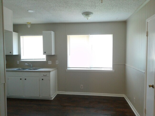 Foto del edificio - 1710 Sun Beam - 3/Bed 2/Bath - $1850/month