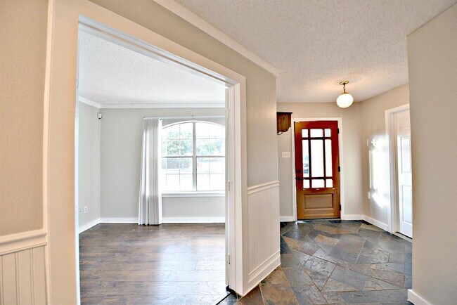 Foto del edificio - 511 Cripple Creek Rd