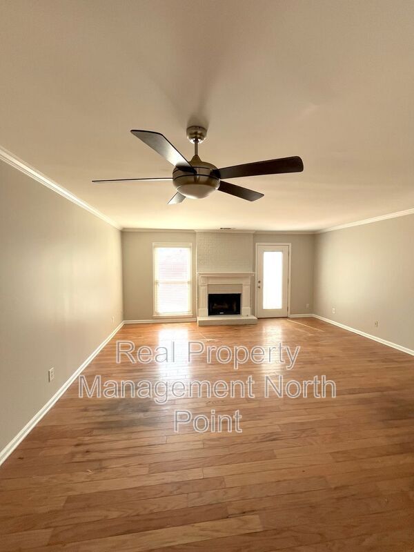 Foto del edificio - 585 Wedgewood Dr