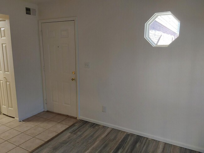 Foto del edificio - 2551 W 24th St