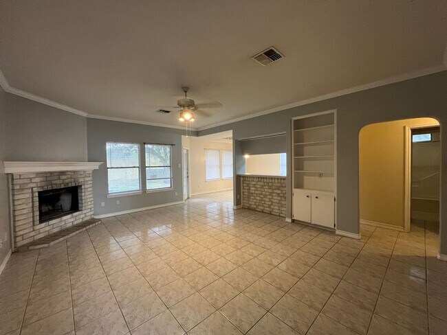 Building Photo - 3 br, 2 bath House - 733 St. Bernadine Drive